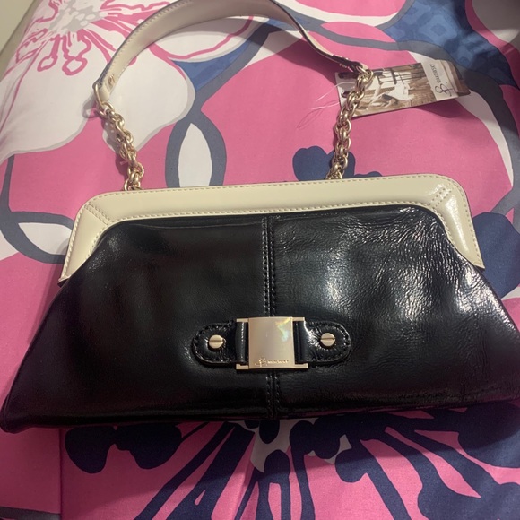 B Makowsky B&W Patent Leather Purse (versatile) - Picture 5 of 9